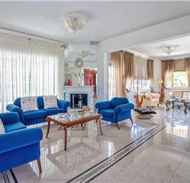 4 bedroom villa with pool close to beach on Akrotiri peninsula, sleeps 8